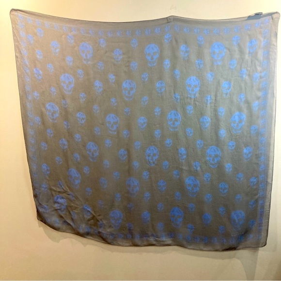 ALEXANDER MCQUEEN  100% Silk Skull Scarf - Picture 1 of 5